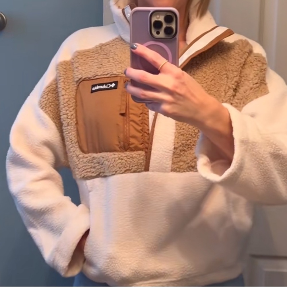 Viral Columbia fleece